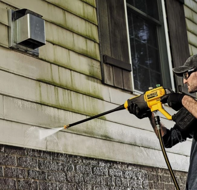 DeWalt DCPW550B 20V MAX* 550 PSI Cordless Power Cleaner 4 DeWalt DCPW550B 20V MAX* 550 PSI Cordless Power Cleaner - Image 2