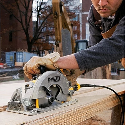 Dewalt Circular Saw 7-1/4 in. Worm Drive with Electric Brake 6 Dewalt Circular Saw 7-1/4 in. Worm Drive with Electric Brake - Image 4