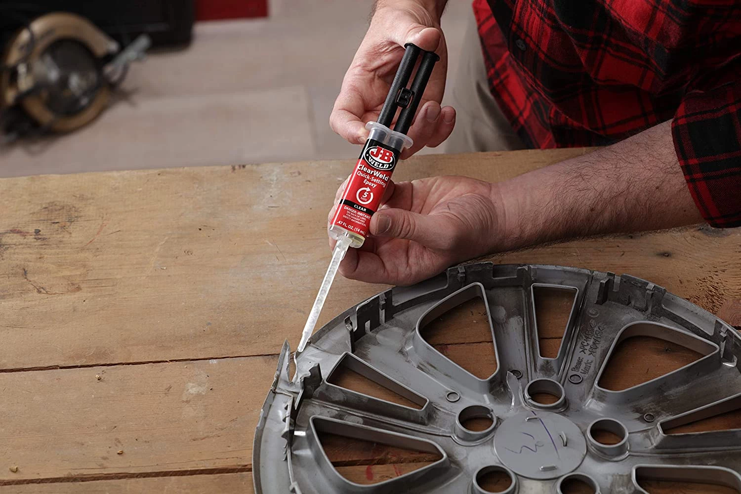 JB Weld Clearweld Syringe 4 JB Weld Clearweld Syringe - Image 2