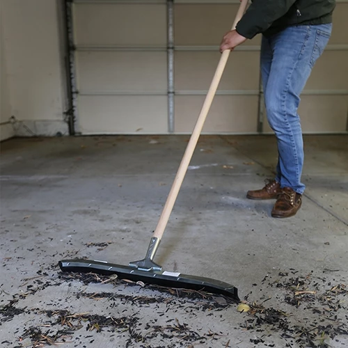 Ettore Curved Steel Floor Squeegee w/Handle - 24 Inch 4 Ettore Curved Steel Floor Squeegee w/Handle - 24 Inch - Image 2