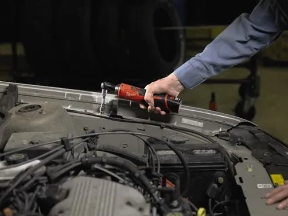 Milwaukee M12 Cordless 3/8" Ratchet (Tool Only) 4 Milwaukee M12 Cordless 3/8" Ratchet (Tool Only) - Image 2